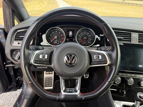 Used 2018 Volkswagen GTI SE image 22
