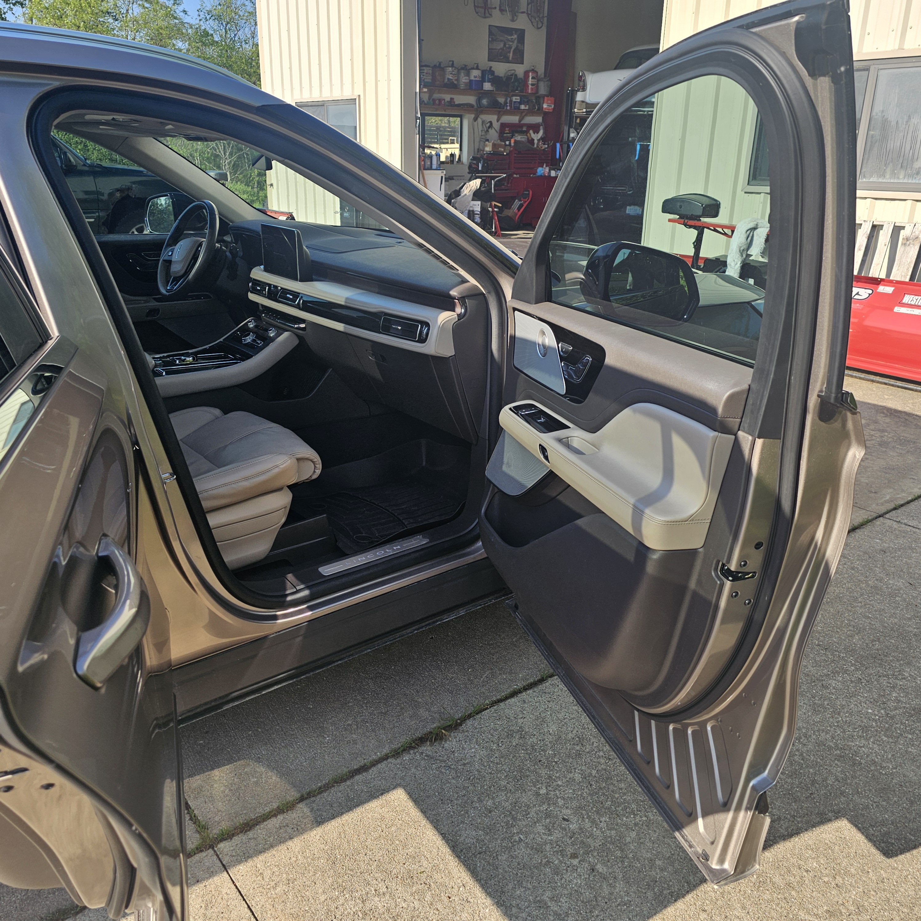 Used 2021 Lincoln Aviator Grand Touring w/ Equipment Group 301A AWD/4WD image 12