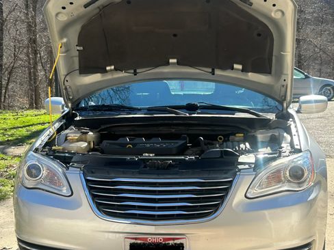Used 2011 Chrysler 200 LX FWD image 13