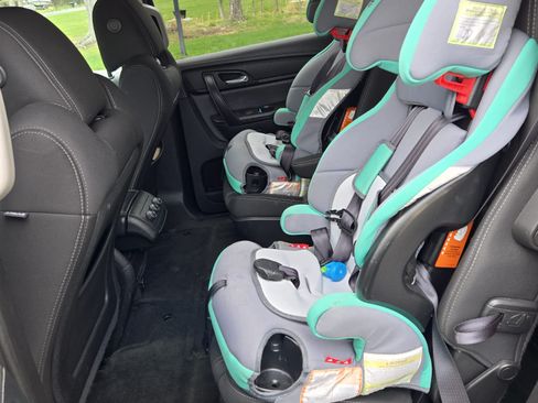 Used 2014 GMC Acadia SLE image 18