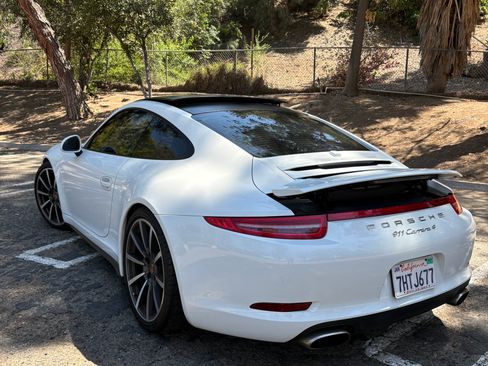 Used 2013 Porsche 911 Carrera 4 AWD/4WD image 2