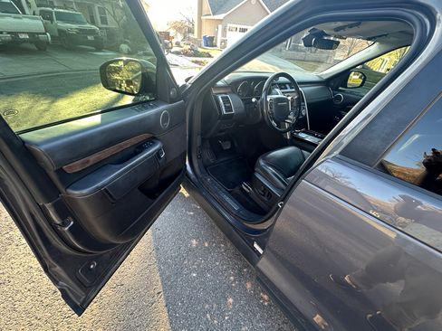 Used 2017 Land Rover Discovery HSE Luxury image 11