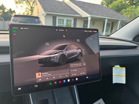 Used 2026 Tesla Model Y Long Range RWD image 2