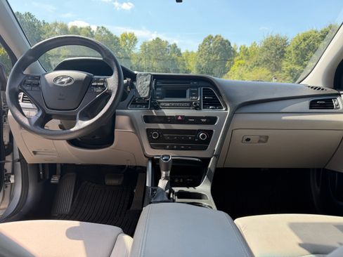 Used 2015 Hyundai Sonata SE FWD image 9