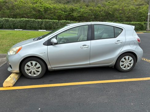 Used 2012 Toyota Prius C One image 11