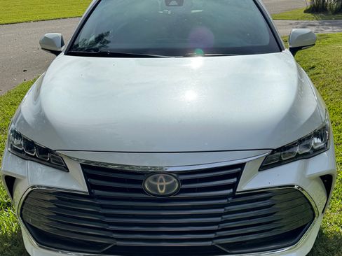 Used 2019 Toyota Avalon XLE image 2