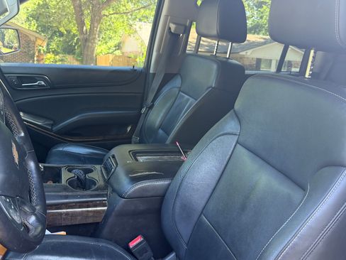 Used 2015 Chevrolet Suburban LT RWD image 17