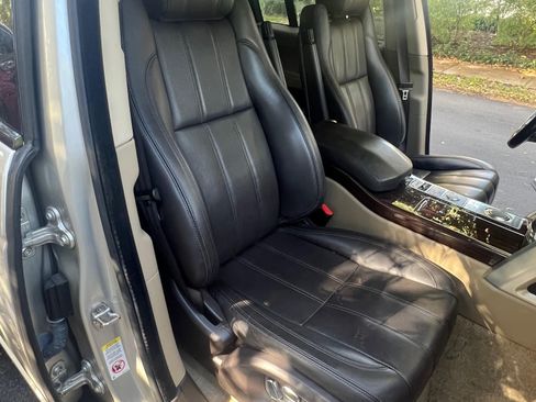 Used 2014 Land Rover Range Rover HSE image 10