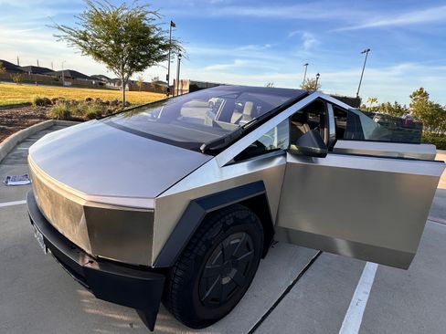 Used 2025 Tesla Cybertruck AWD Crew Cab image 1