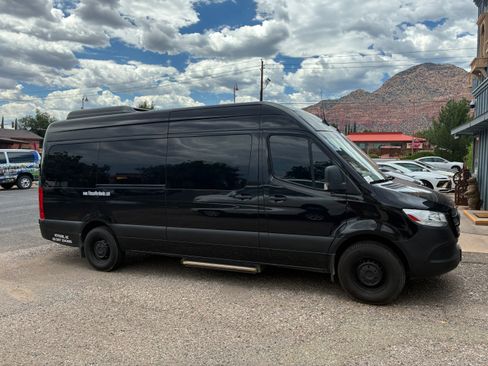 Used 2019 Mercedes-Benz Sprinter 2500 image 1