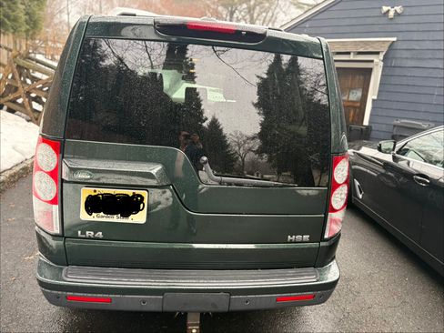 Used 2011 Land Rover LR4 HSE image 2