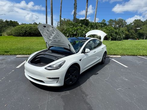 Used 2023 Tesla Model 3 Standard Range image 4
