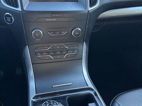 Used 2020 Ford Edge SEL image 10