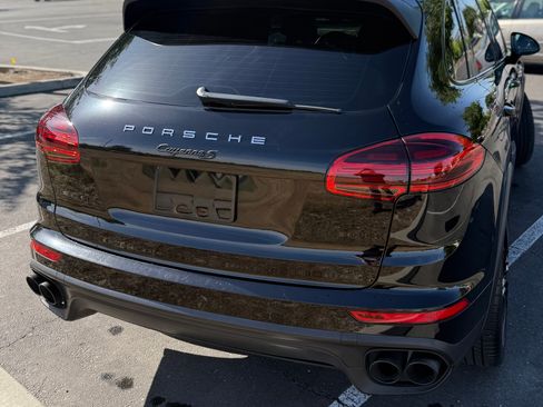 Used 2016 Porsche Cayenne S AWD/4WD image 9
