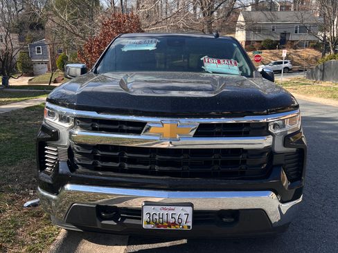 Used 2024 Chevrolet Silverado 1500 LT w/ Leather Package image 2