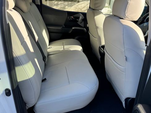 Used 2018 Toyota Tacoma SR5 image 13