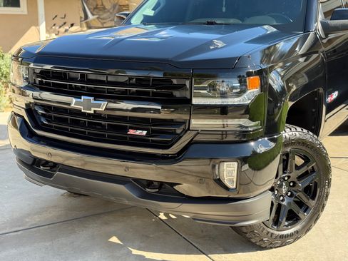 Used 2017 Chevrolet Silverado 1500 LTZ Z71 w/ Midnight Edition image 2