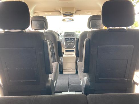 Used 2012 Dodge Grand Caravan SXT image 2