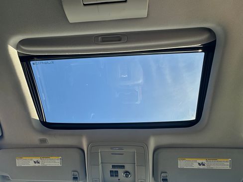 Used 2018 Chevrolet Suburban Premier image 16