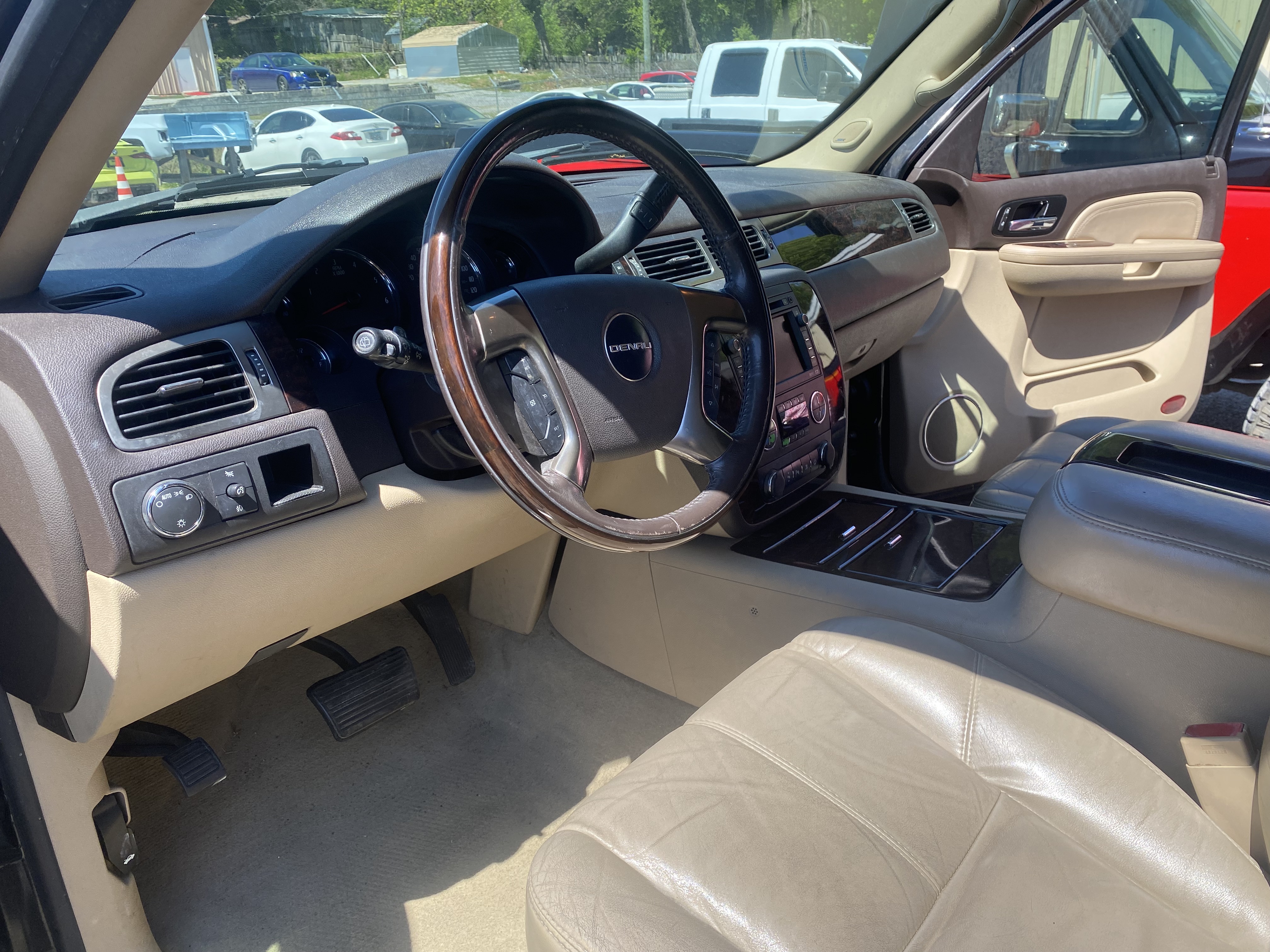 Used 2007 GMC Yukon Denali AWD/4WD image 6