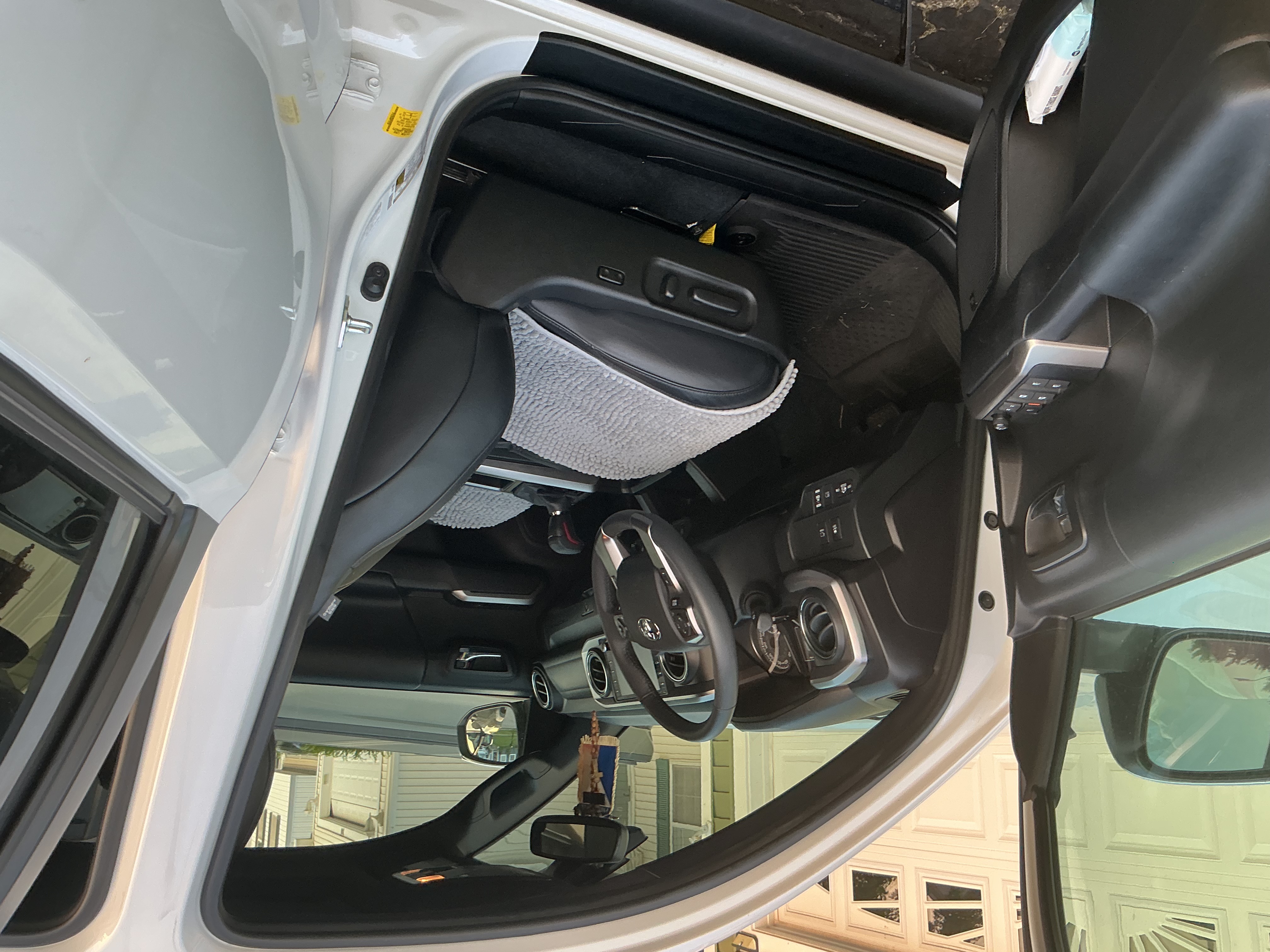 Used 2023 Toyota Tacoma Limited AWD/4WD image 4