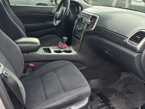 Used 2011 Jeep Grand Cherokee Laredo w/ Security & Convenience Group image 9