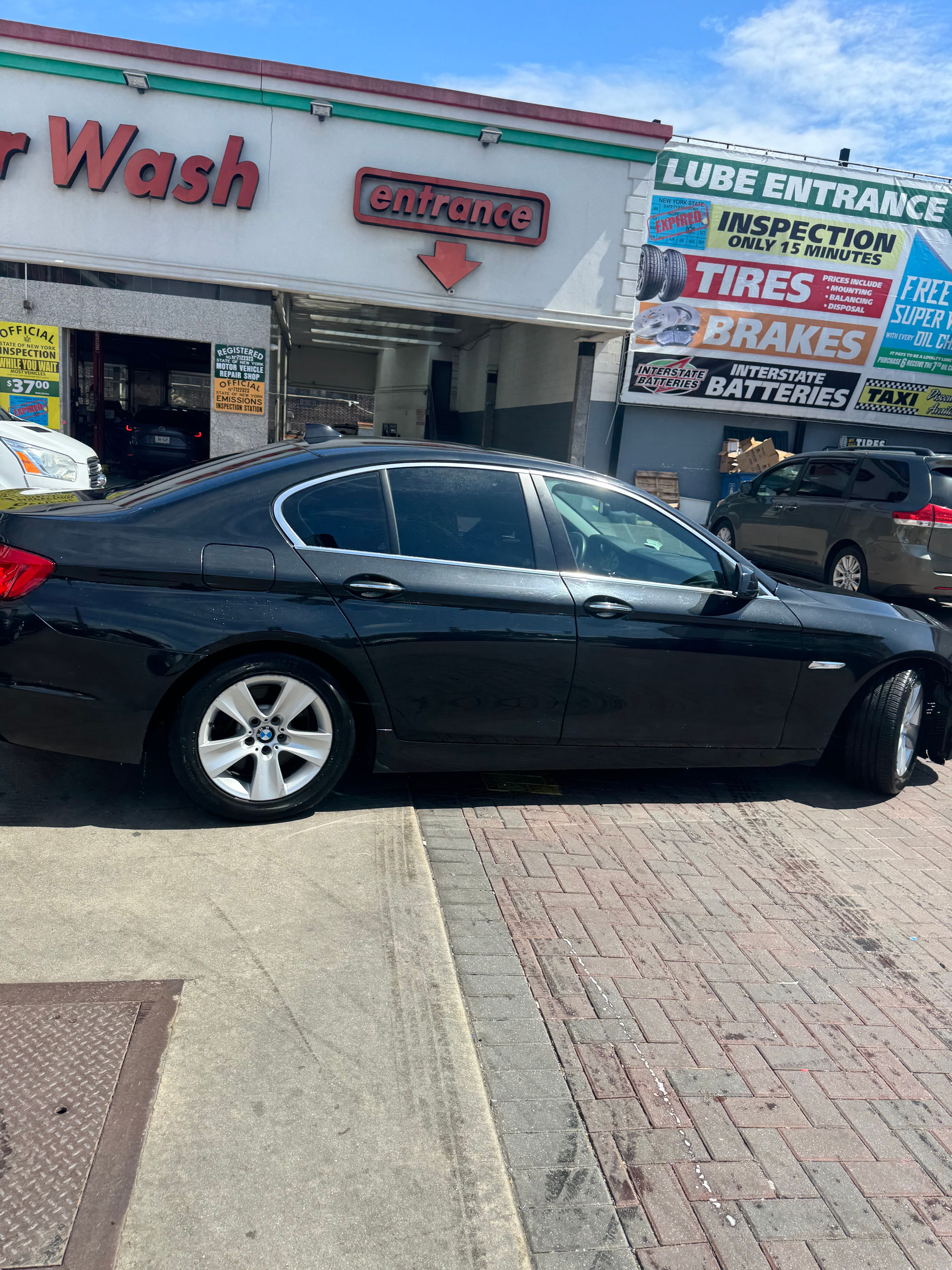 Used 2011 BMW 528i Sedan RWD image 9