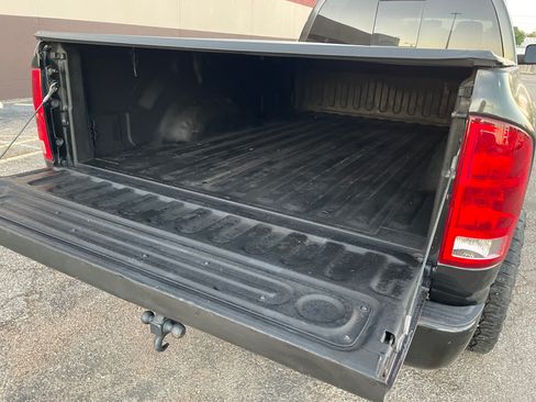 Used 2006 Dodge Ram 2500 Truck SLT image 9