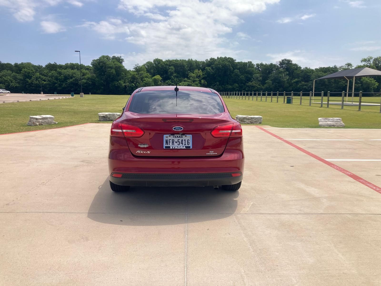 Used 2016 Ford Focus SE FWD image 1