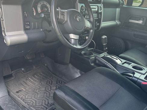 Used 2008 Toyota FJ Cruiser 2WD w/ Upgrade Pkg 2 image 10