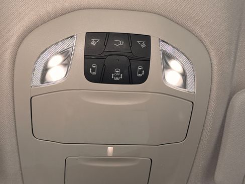 Used 2021 Chrysler Pacifica Touring-L FWD image 27