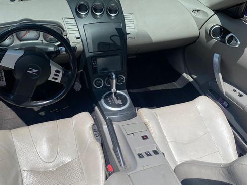 Used 2005 Nissan 350Z Touring RWD image 9