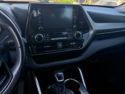 Used 2021 Toyota Highlander XLE FWD image 15