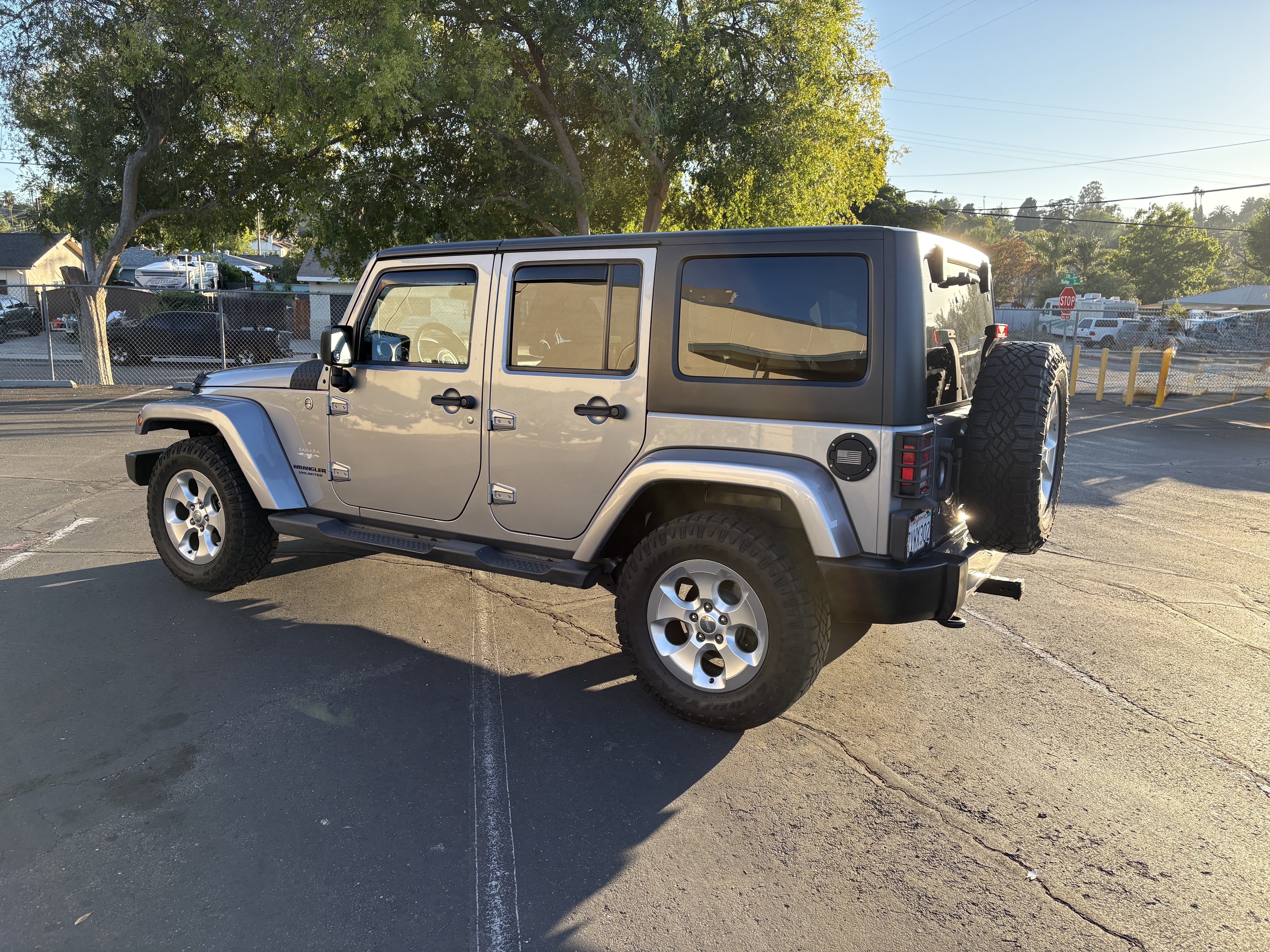 Used 2015 Jeep Wrangler Unlimited Sahara w/ Connectivity Group AWD/4WD image 2