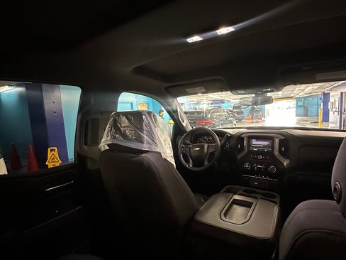 Used 2020 Chevrolet Silverado 1500 Custom w/ Custom Value Package RWD image 17