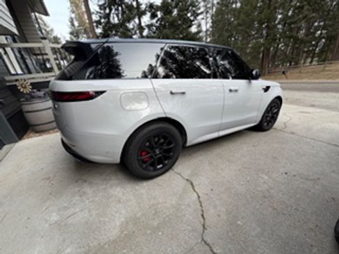 Used 2023 Land Rover Range Rover Sport SE Dynamic image 2