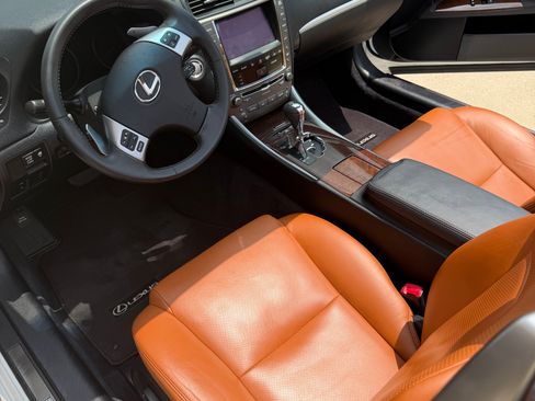 Used 2011 Lexus IS 250C w/ Luxury Pkg RWD image 16