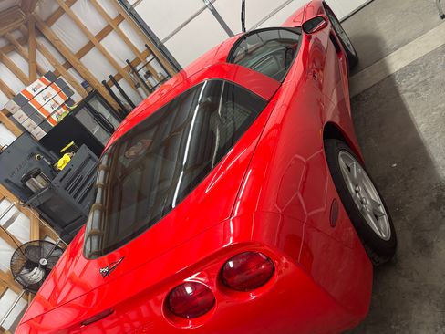 Used 1997 Chevrolet Corvette Coupe w/ Performance Handling Pkg image 18