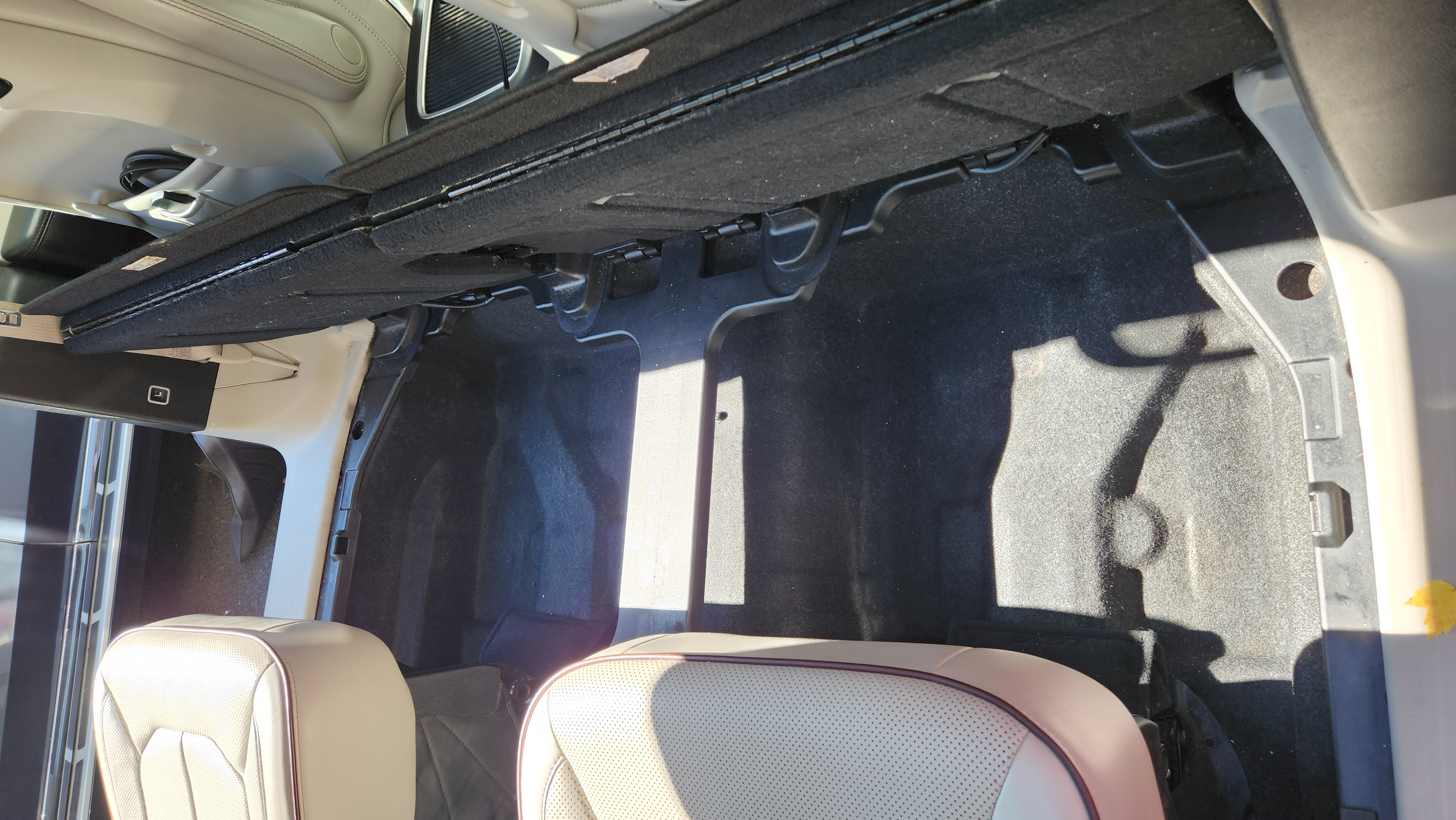 Used 2017 Chrysler Pacifica Limited w/ UConnect Theater Package FWD image 18