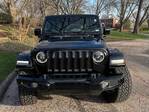 Used 2023 Jeep Wrangler Unlimited Sahara image 2