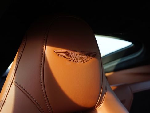 Used 2020 Aston Martin V8 Vantage Coupe image 16