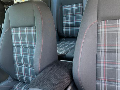 Used 2013 Volkswagen Golf 2-Door FWD image 14