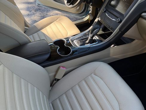 Used 2014 Ford Fusion SE image 15