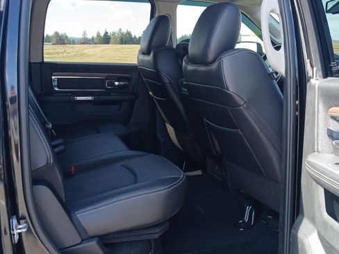 Used 2019 RAM 1500 Laramie w/ Cold Weather Group AWD/4WD image 12