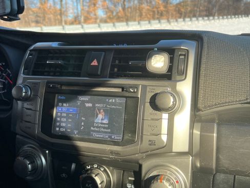 Used 2014 Toyota 4Runner SR5 Premium image 2