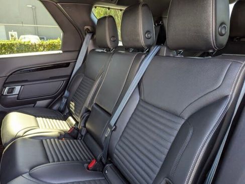 Used 2023 Land Rover Discovery S R-Dynamic image 11