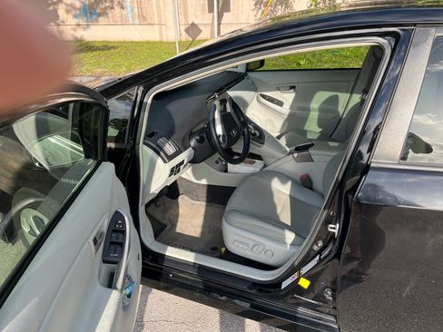 Used 2014 Toyota Prius Four image 10