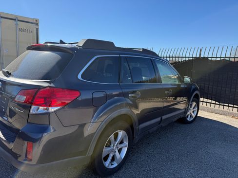 Used 2013 Subaru Outback 2.5i Limited image 2