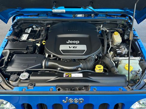 Used 2016 Jeep Wrangler Unlimited Rubicon image 13