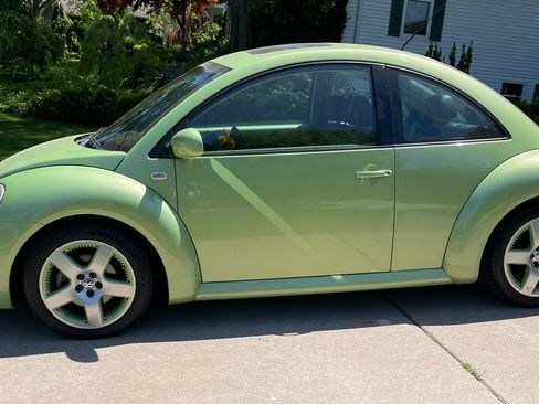 Used 2003 Volkswagen Beetle GLS FWD image 1